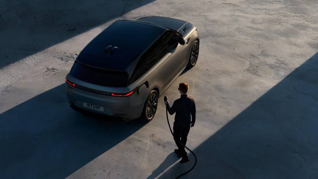 Range Rover Sport elétrico chega com potência de V8 e recarga ultrarrápida em 22 minutos