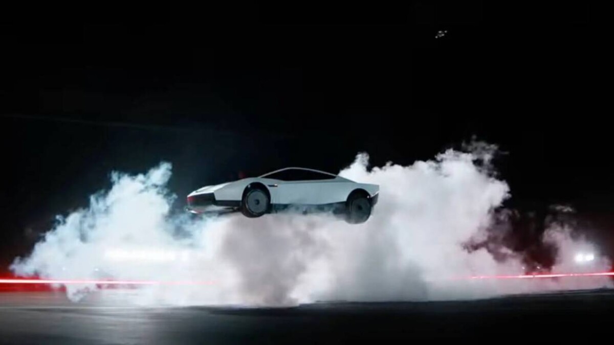 Tesla Roadster: 7 horas de recarga para apenas 6 segundos de voo — conheça os limites do esportivo com propulsores de foguete